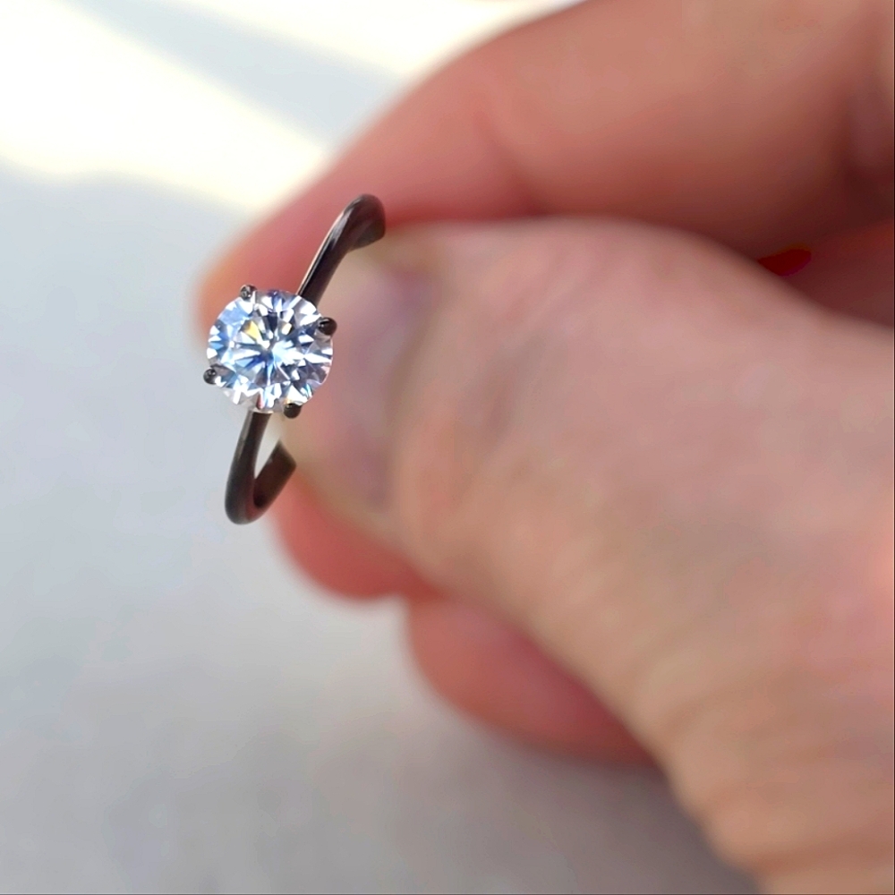925 Sterling Silver Ring Sz 7 with Moissanite Gemstone 6mm - Picture 3 of 10